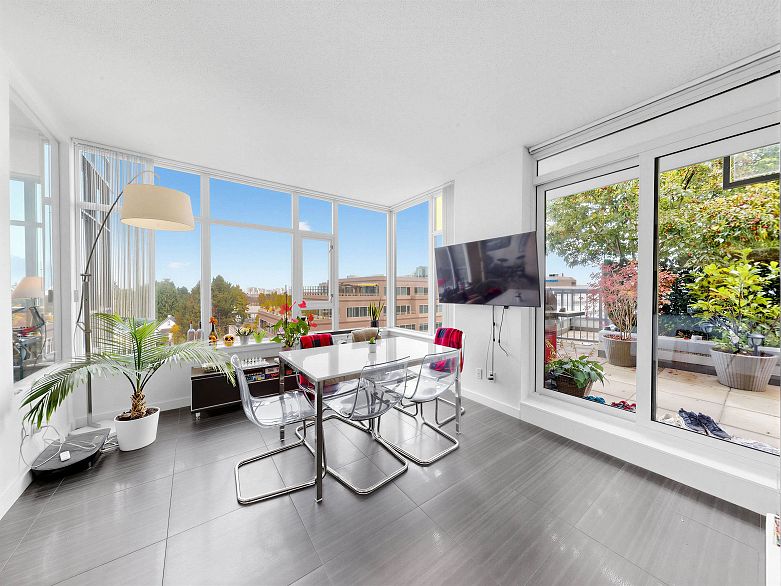 865 2080 W Broadway