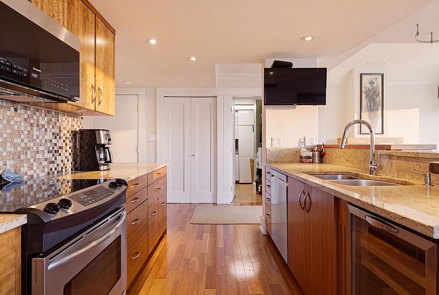 701 1345 Burnaby Street
