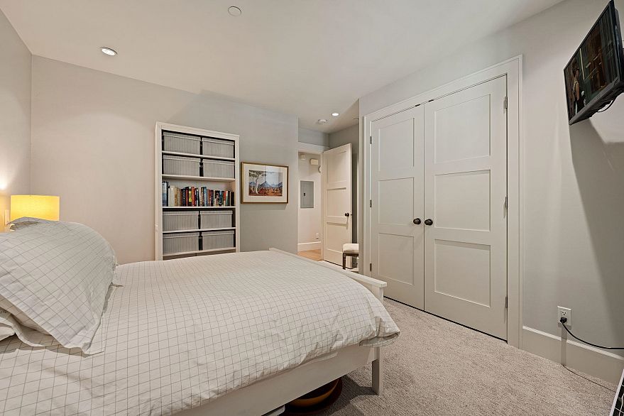 330 W 14th Avenue