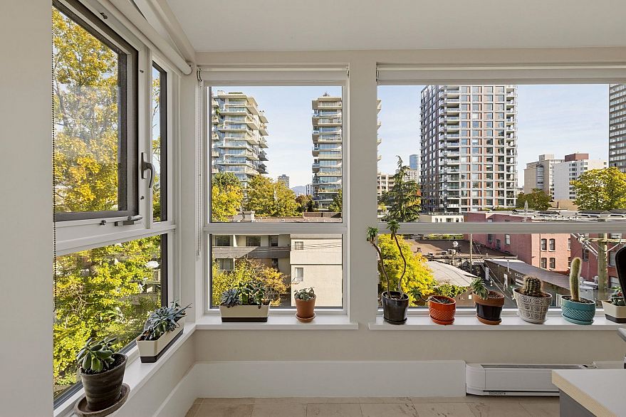 701 1345 Burnaby Street