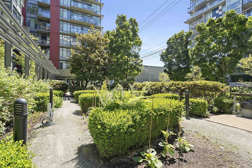 70 W 1st Avenue