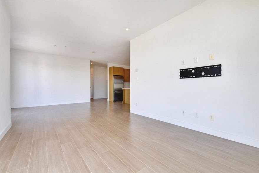 PH7 2528 Collingwood Street