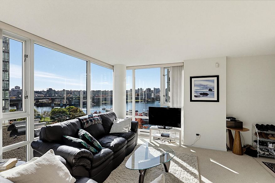 901 1067 Marinaside Crescent