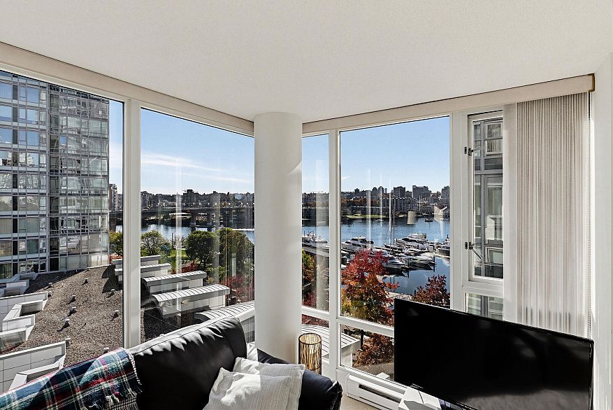 901 1067 Marinaside Crescent