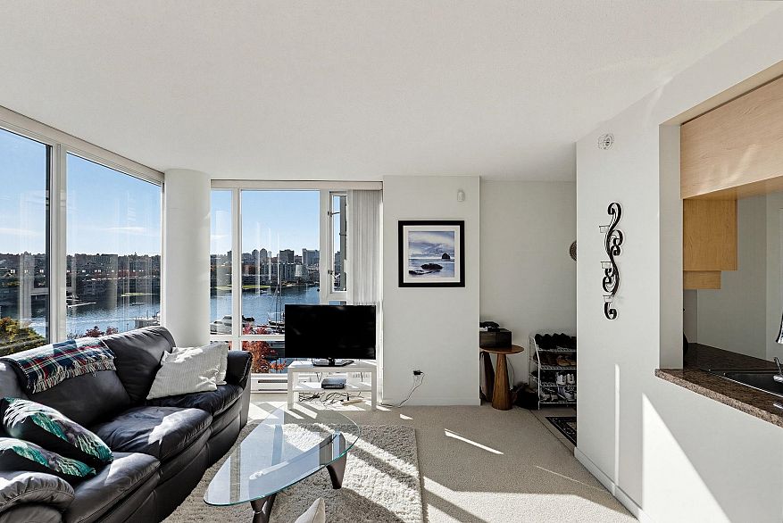 901 1067 Marinaside Crescent