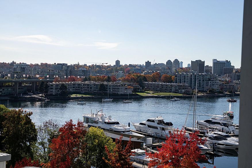 901 1067 Marinaside Crescent