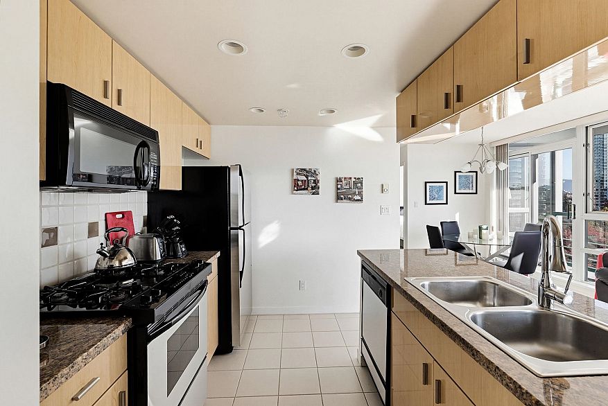 901 1067 Marinaside Crescent