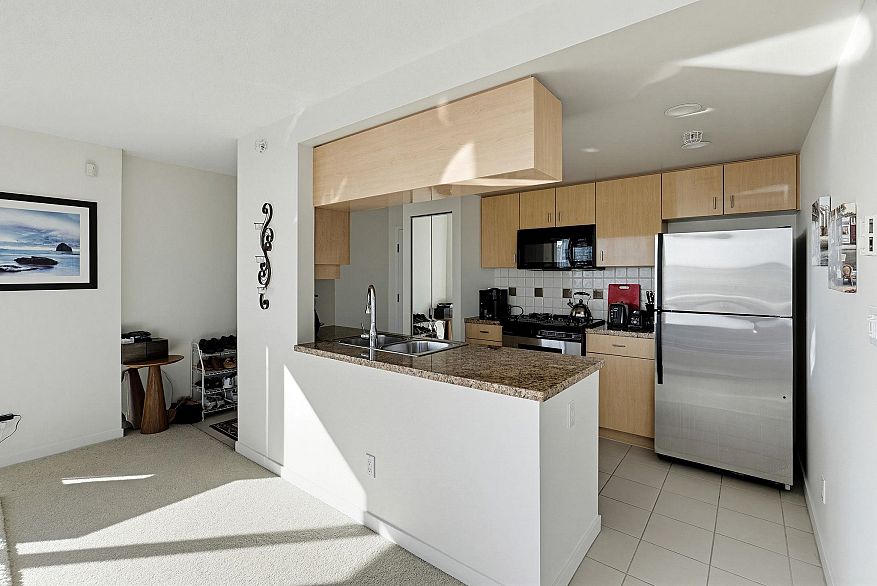 901 1067 Marinaside Crescent