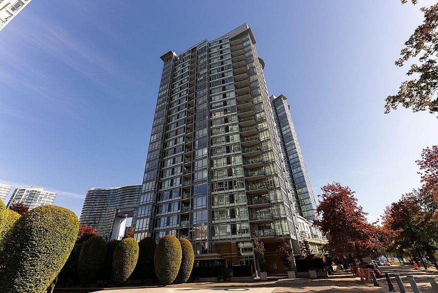 901 1067 Marinaside Crescent