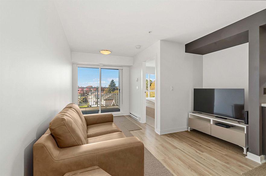 305 2888 E 2nd Avenue