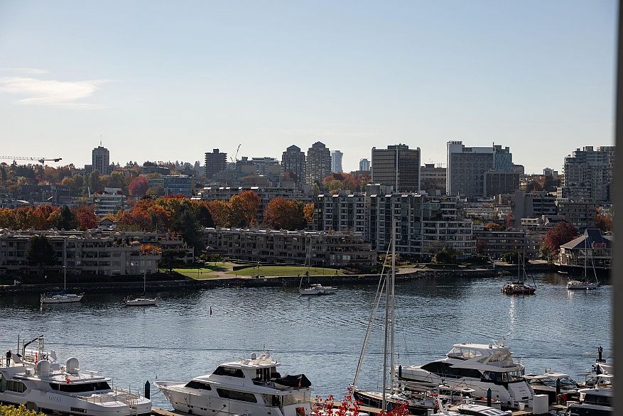 901 1067 Marinaside Crescent