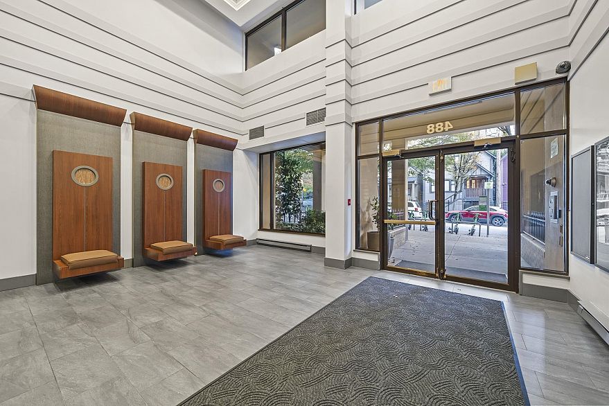 1704 488 Helmcken Street