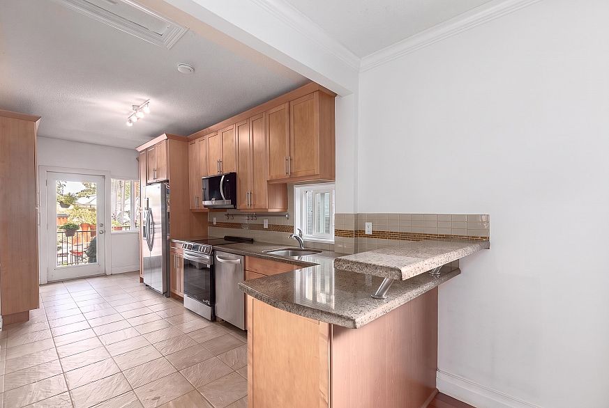 309 E Woodstock Avenue