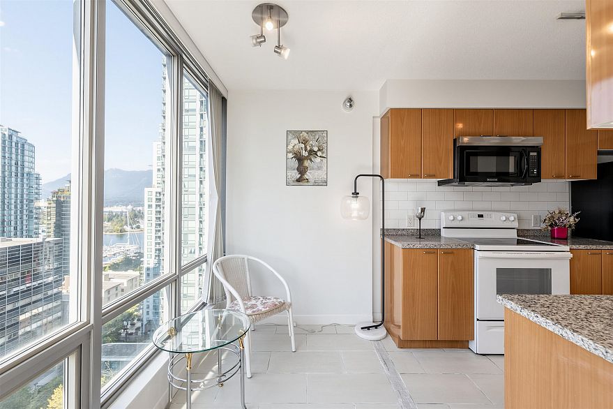 1808 1200 W Georgia Street