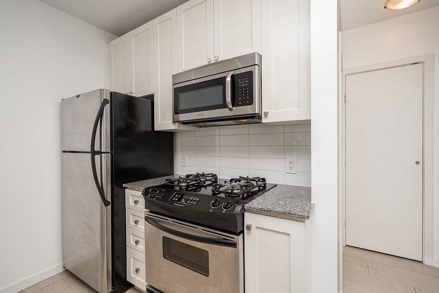1303 480 Robson Street