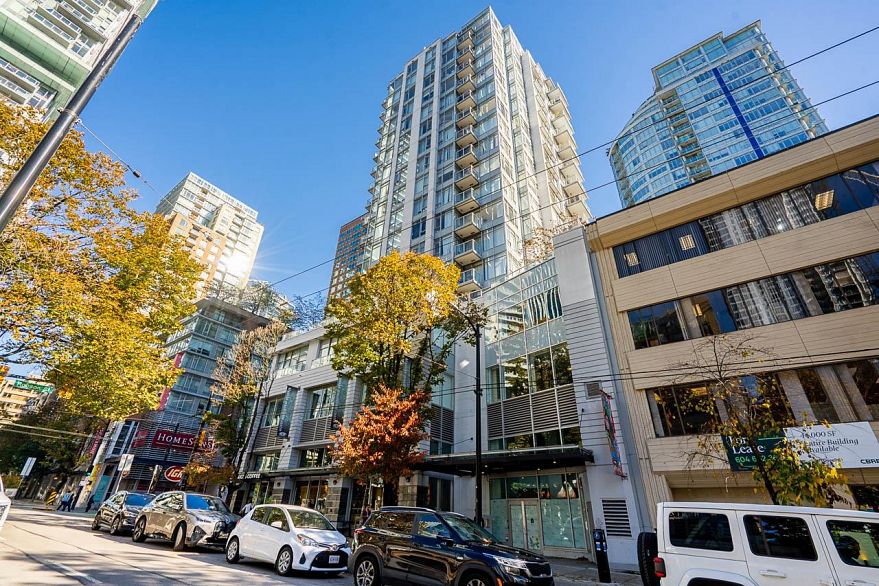 1303 480 Robson Street