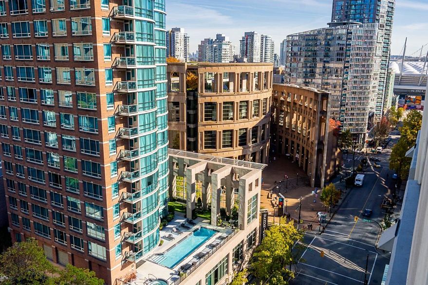 1303 480 Robson Street