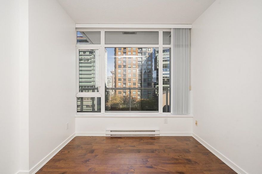 1303 480 Robson Street