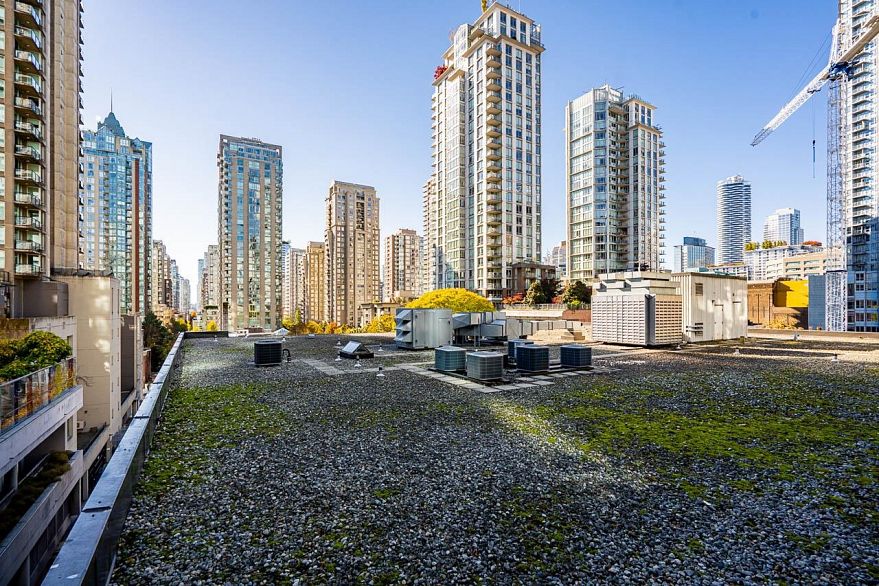 1303 480 Robson Street