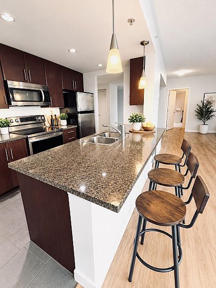 2801 58 Keefer Place