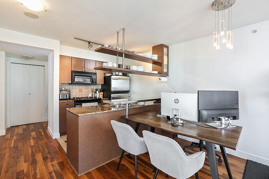 1906 1438 Richards Street