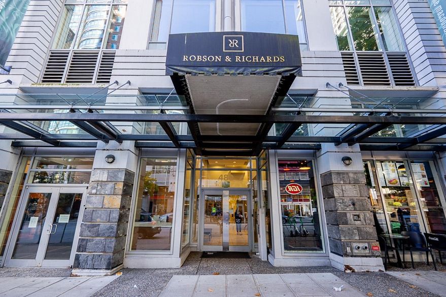 1303 480 Robson Street
