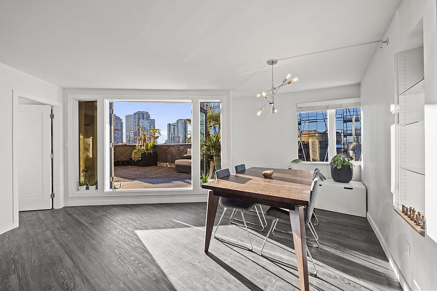 1704 488 Helmcken Street