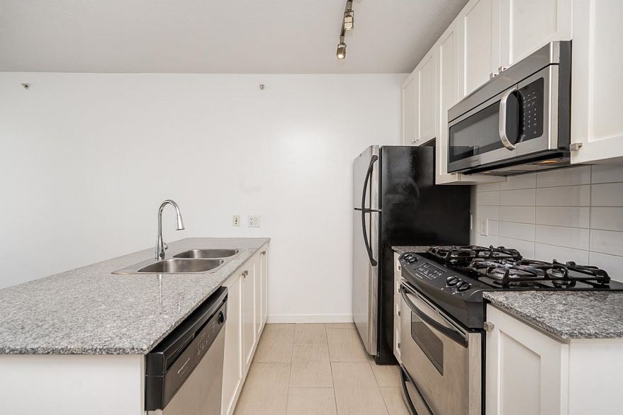 1303 480 Robson Street