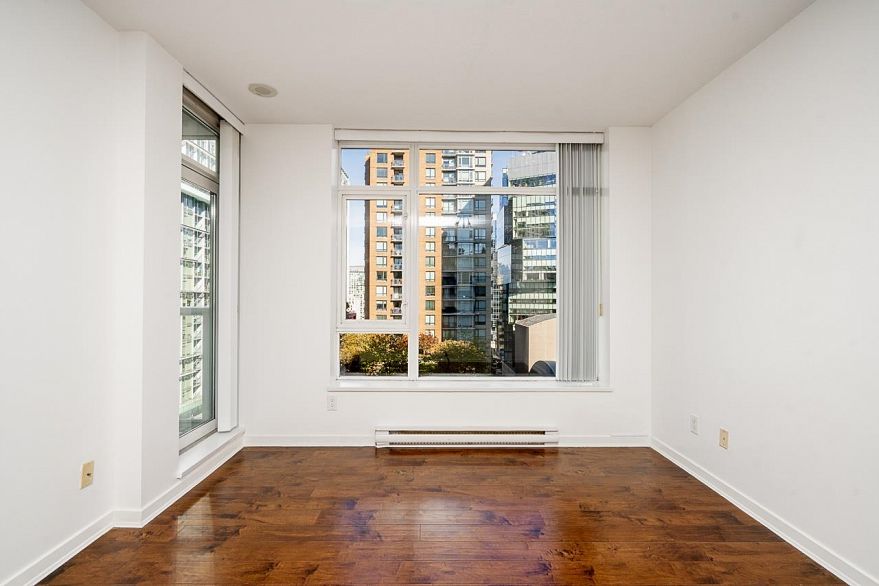 1303 480 Robson Street