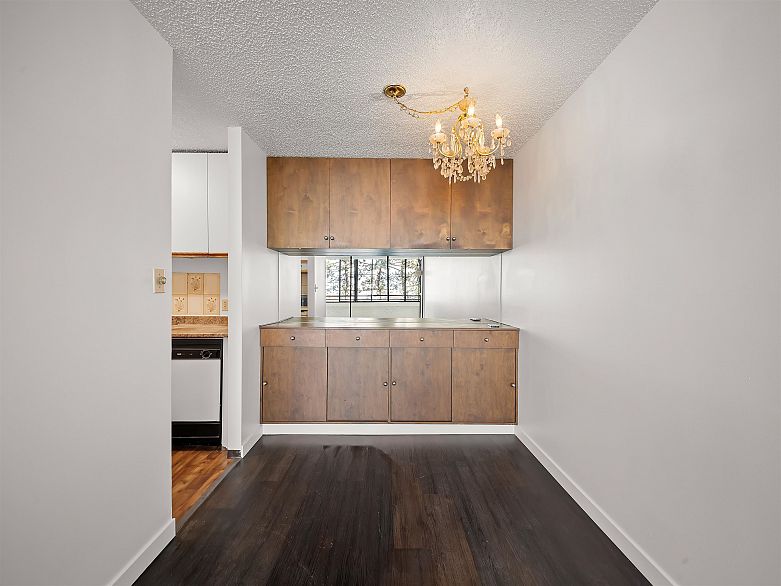 503-504 1725 Pendrell Street