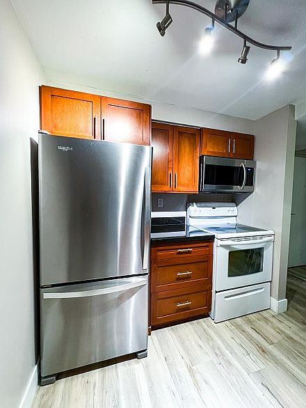 205 1270 Robson Street