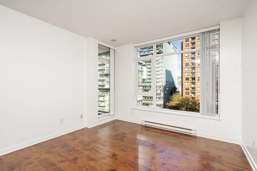1303 480 Robson Street