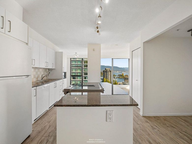 1807 1723 Alberni Street