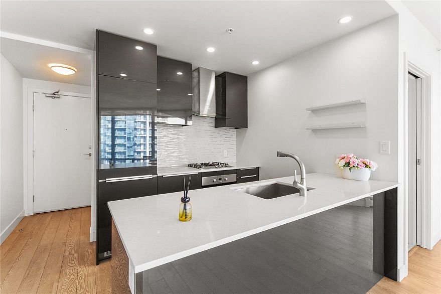 3108 1283 Howe Street
