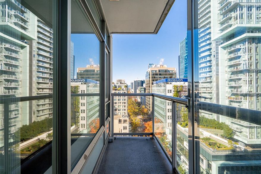 1303 480 Robson Street