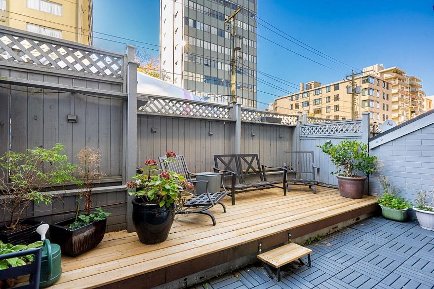 205 1270 Robson Street