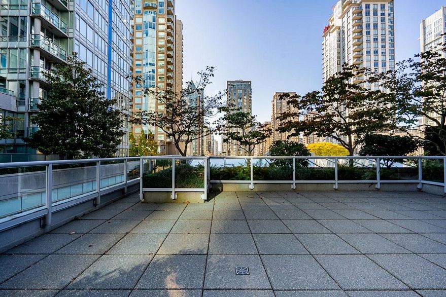 1303 480 Robson Street