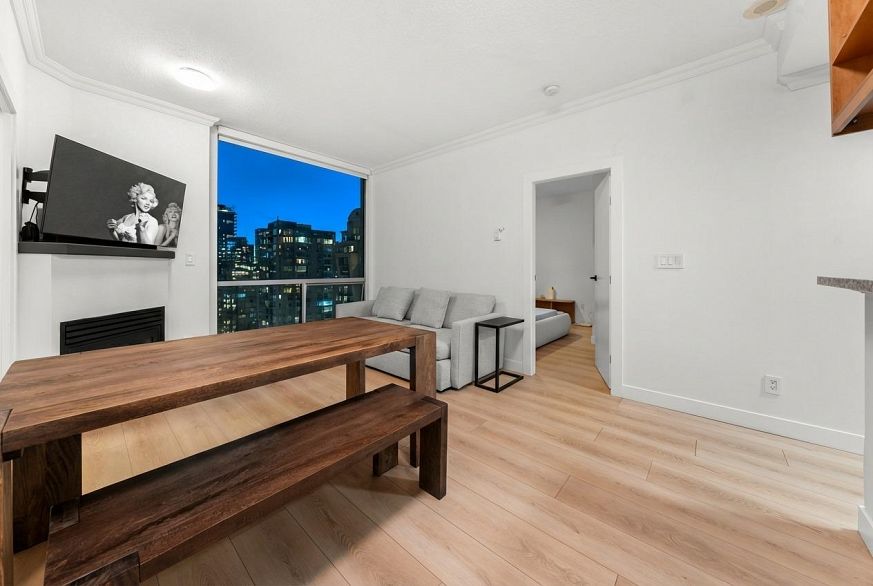 1805 928 Richards Street