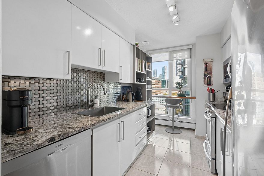 1403 1010 Burnaby Street