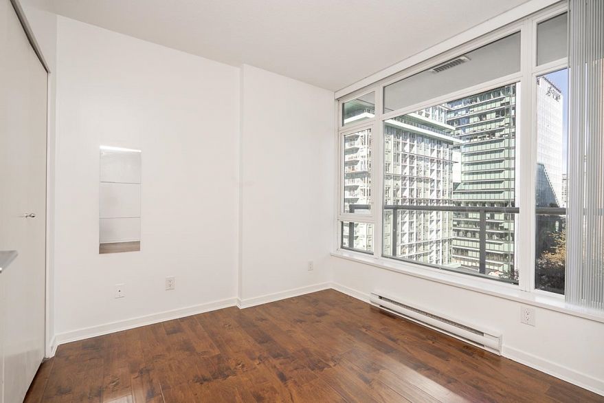 1303 480 Robson Street