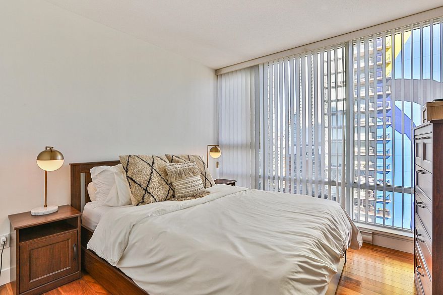 1906 1438 Richards Street