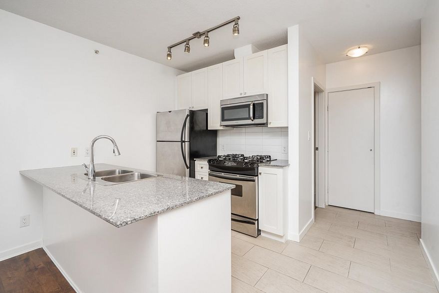 1303 480 Robson Street