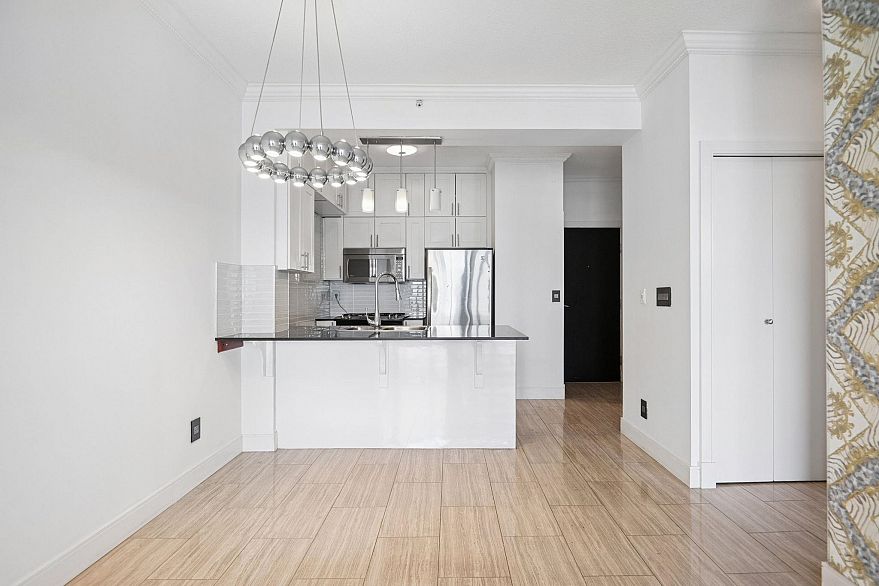 2608 1239 W Georgia Street