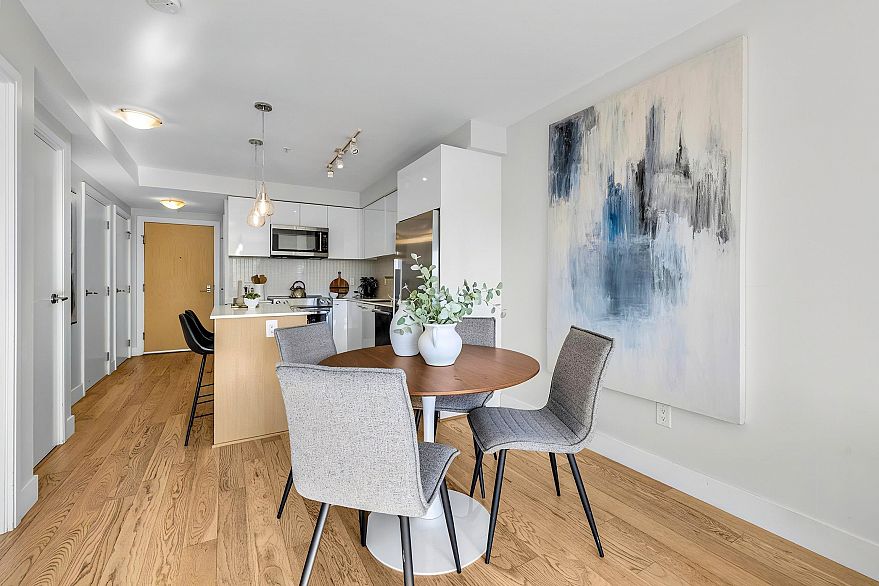 403 233 Kingsway