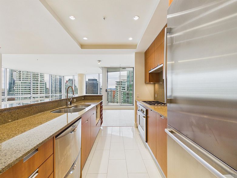2403 1077 W Cordova Street
