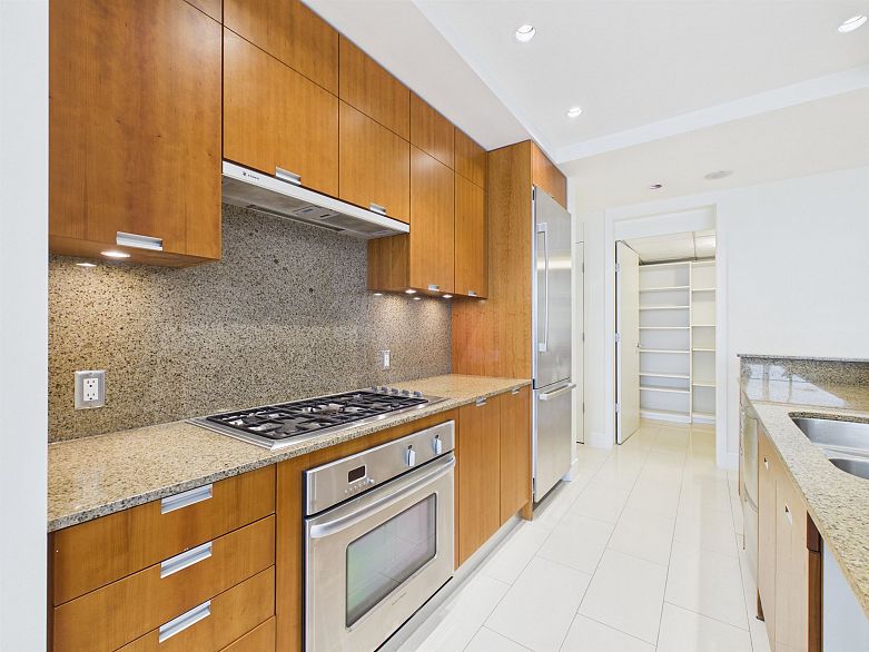 2403 1077 W Cordova Street