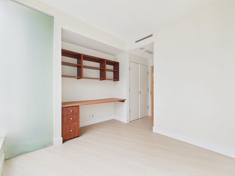 2403 1077 W Cordova Street