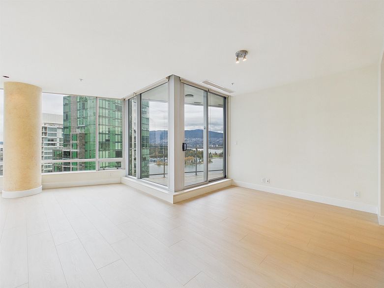 2403 1077 W Cordova Street