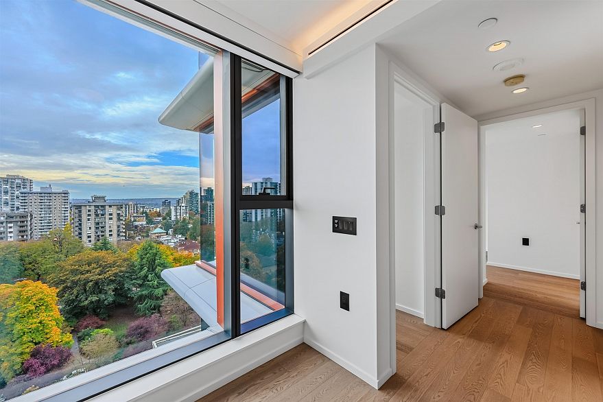 1606 1482 Robson Street