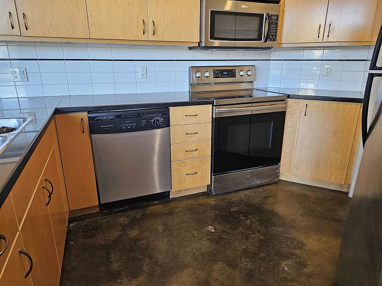 502 919 Station Street